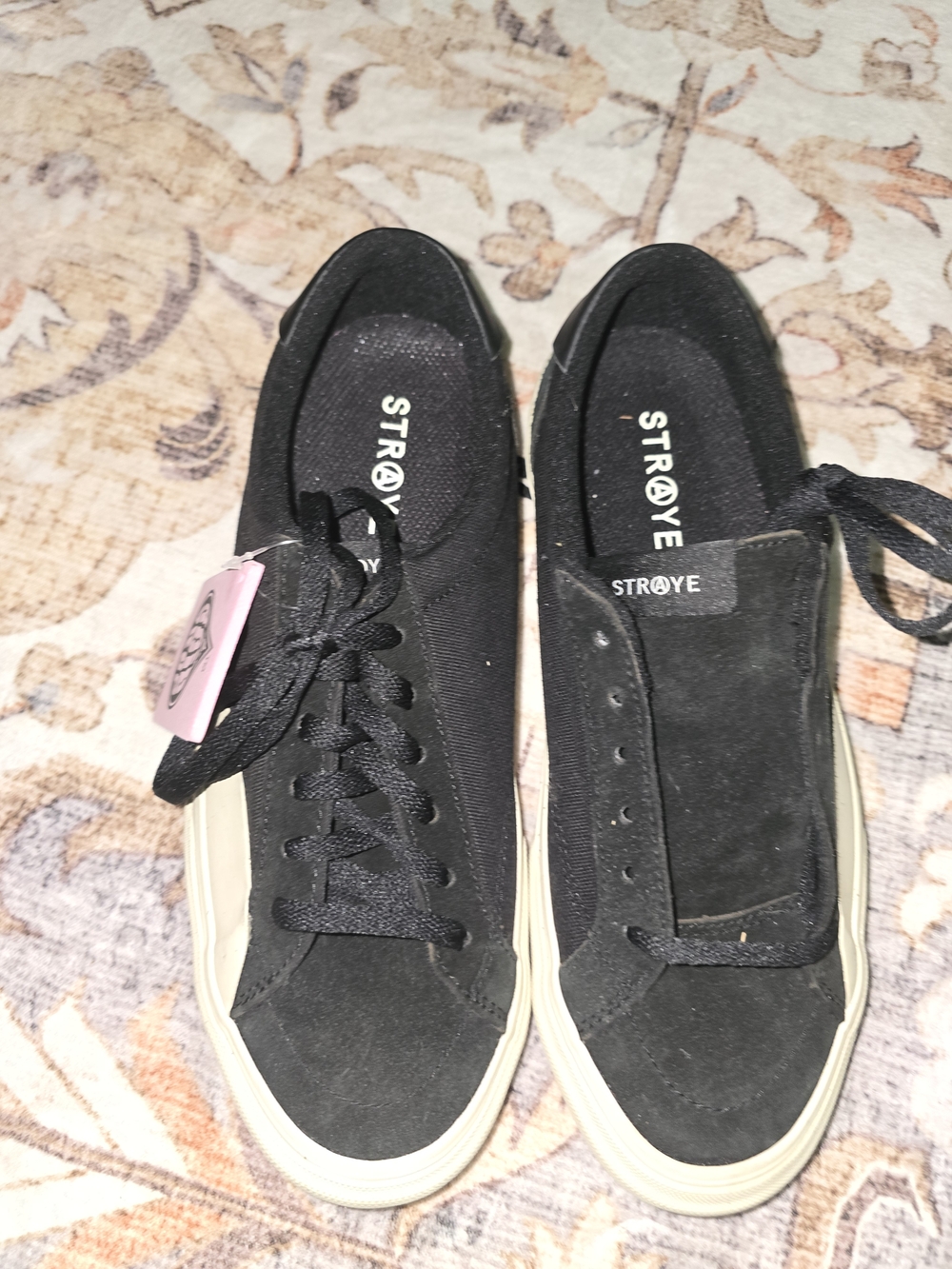 STRAYE Men's Black Low-Top Sneakers